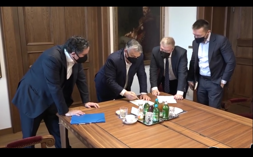 Orbán Viktor a kereskedelmi kamarával tárgyalt