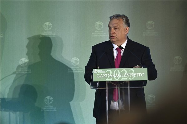 Orbán Viktor: elég erősek vagyunk, hogy kimaradjunk a háborúból