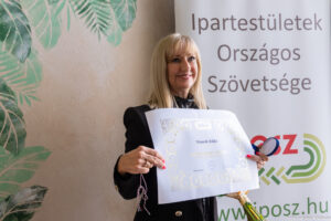 Aranykoszorús mester kitüntető oklevél elismerésben részesült Németh Ildikó fodrászmester