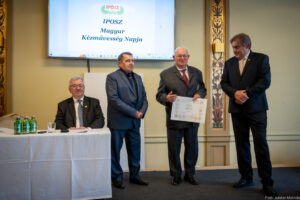 Váradi Károly órásmester egész életét a vekkerek, a stopperek, a faliórák és a karórák javításának szentelte