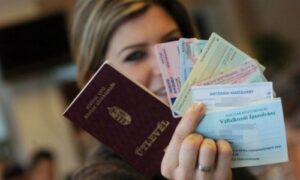 Miniszterelnökség: ismét meghosszabbítja a kormány a lejárt okmányok érvényességét