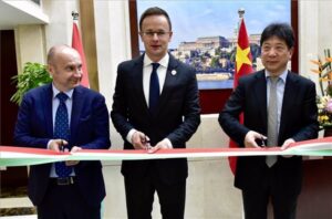 Magyar kereskedelmi központot nyitott Szijjártó Péter Sanghajban