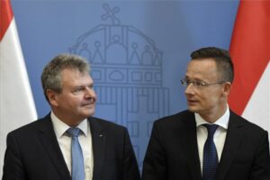 Szijjártó Péter: 41 milliárd forintból bővíti győri központját az Audi