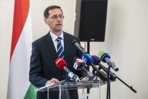 Varga Mihály: további másfélmilliárd forint támogatás a kkv-k munkahelyteremtésére