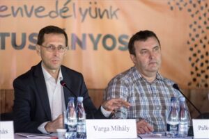 Varga Mihály „A kis- és középvállalkozói szektor a feldolgozóipar területén sosem lesz versenyképes a nagy cégekkel, multikkal”
