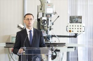 Varga Mihály: a magyar gazdaság kezd visszatérni a növekedési pályára