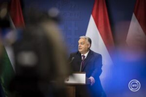 Tizenegy pontos vállalkozási adócsökkentési megállapodást jelentett be Orbán Viktor